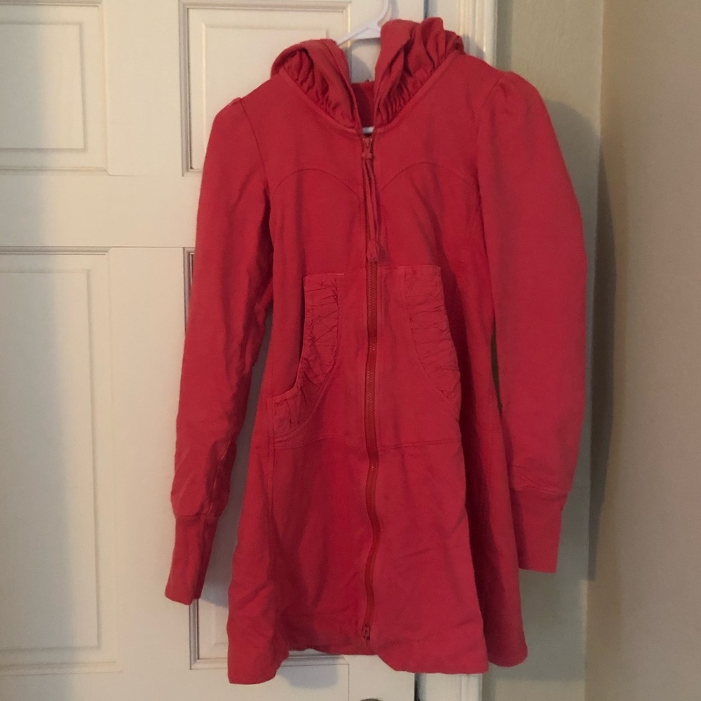 Long cute jacket perfect for several seasons!